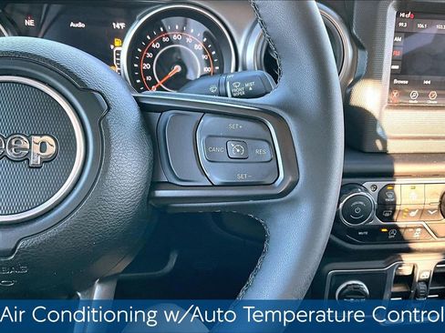 Used 2023 Jeep Gladiator Willys image 15