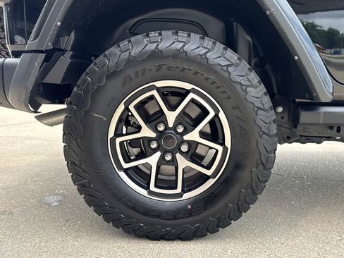 Used 2024 Jeep Wrangler Unlimited Rubicon AWD/4WD image 15