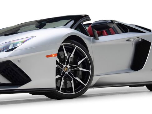 Used 2018 Lamborghini Aventador S AWD/4WD image 32