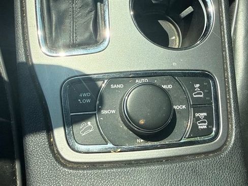 Used 2020 Jeep Grand Cherokee Overland AWD/4WD image 10