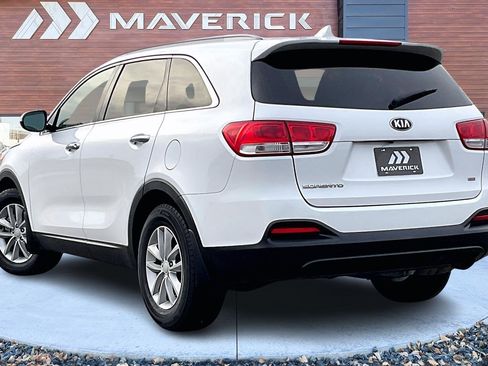 Used 2018 Kia Sorento LX image 4