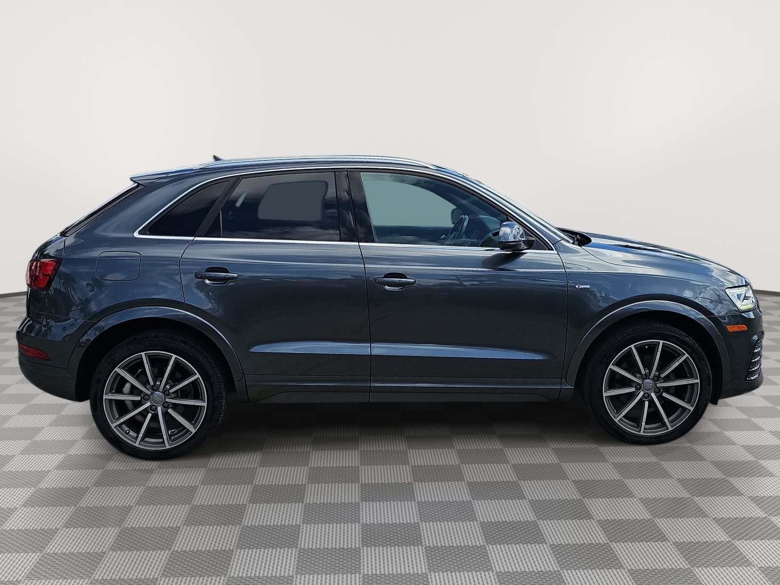 Used 2018 Audi Q3 2.0T Premium Plus w/ Premium Plus Package AWD/4WD image 9