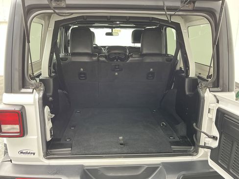 Used 2018 Jeep Wrangler Unlimited Sahara image 26