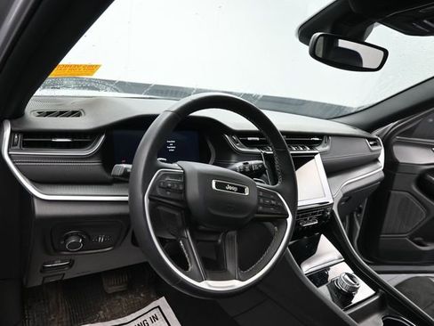 Used 2024 Jeep Grand Cherokee Altitude image 15