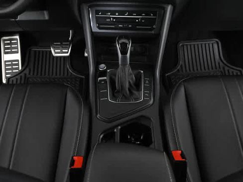 Used 2023 Volkswagen Tiguan SE R-Line image 17