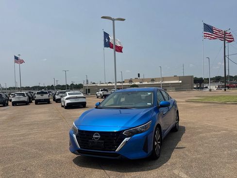 Used 2025 Nissan Sentra SV w/ SV Premium Package FWD image 7