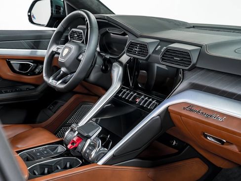 Used 2022 Lamborghini Urus AWD/4WD image 38