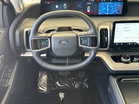 Used 2025 Ford Expedition Active AWD/4WD image 19