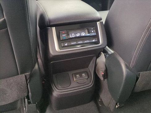 Used 2020 Subaru Ascent Limited w/ Technology Package AWD/4WD image 19