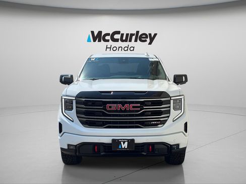 Used 2025 GMC Sierra 1500 AT4 w/ AT4 Premium Package AWD/4WD image 8