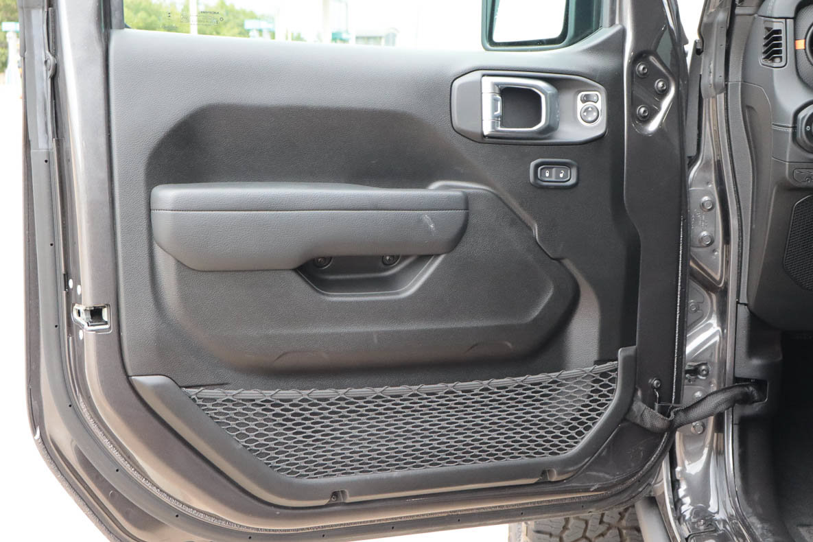 Used 2025 Jeep Gladiator Mojave w/ Convenience Group AWD/4WD image 16