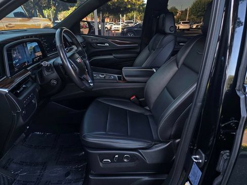 Used 2021 Cadillac Escalade ESV Luxury AWD/4WD image 19