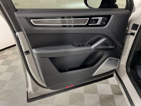 Used 2022 Porsche Cayenne GTS image 19