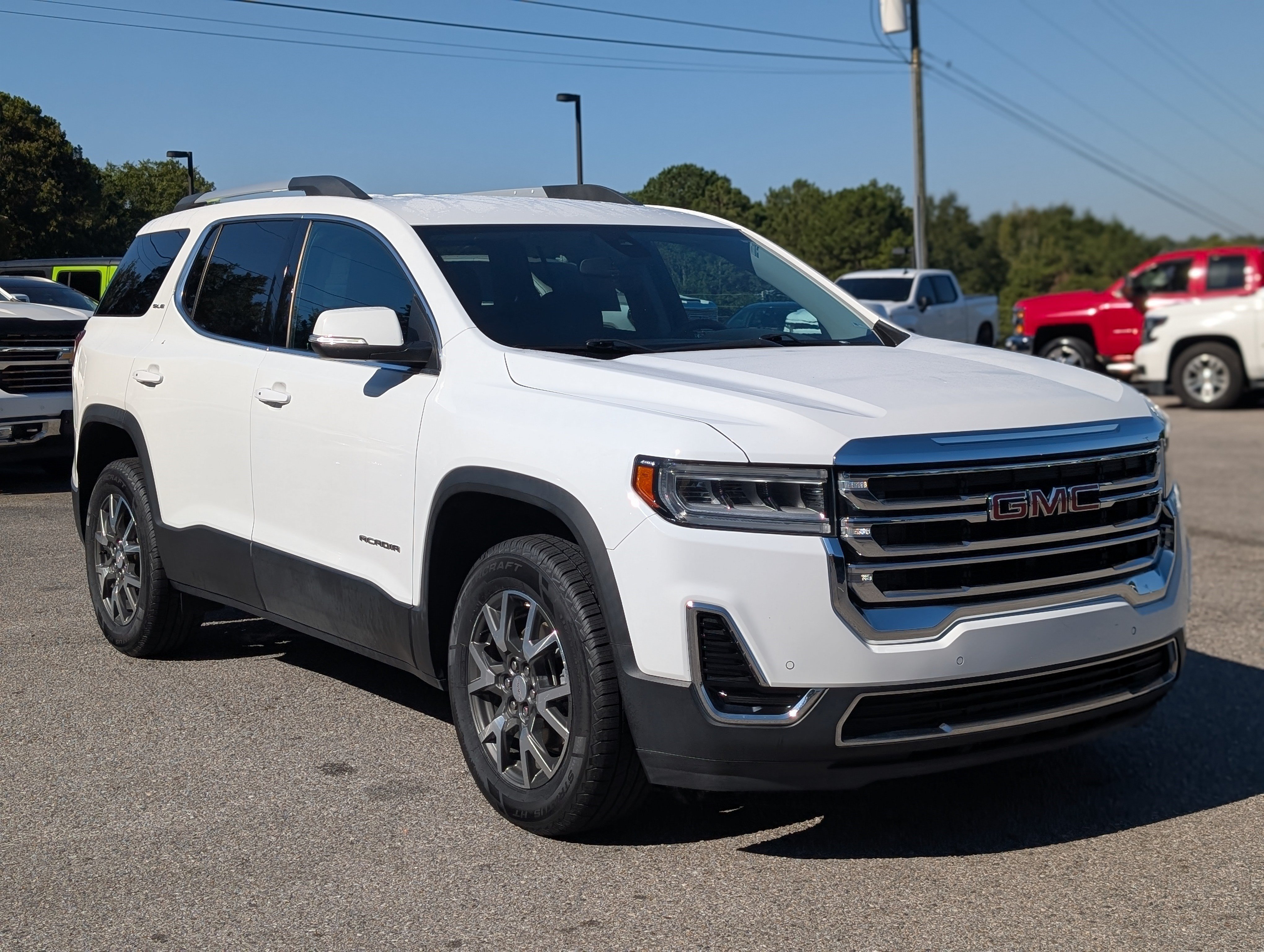 Used 2022 GMC Acadia SLE w/ Driver Convenience Package FWD image 11