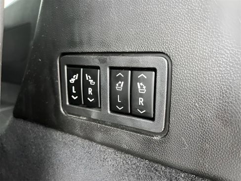 Used 2022 Cadillac XT6 Sport image 31