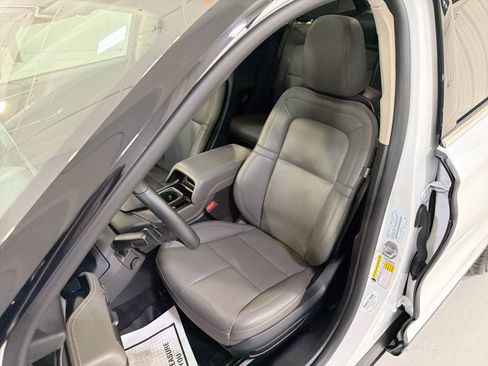 Used 2025 Lincoln Corsair FWD w/ Equipment Group 101A image 10