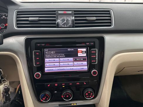 Used 2013 Volkswagen Passat 2.5 SE image 14