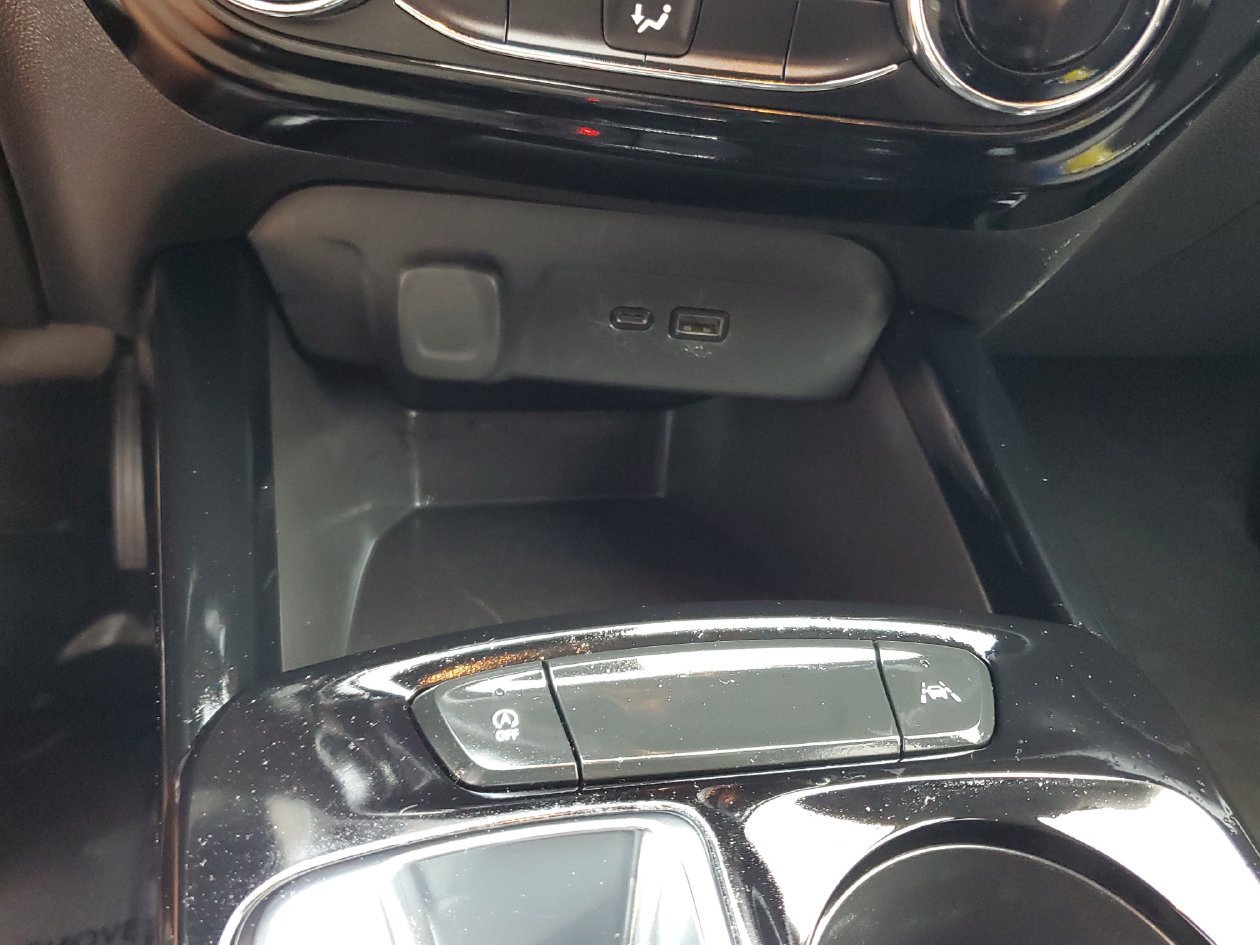 Used 2025 Chevrolet Trax LT FWD image 23
