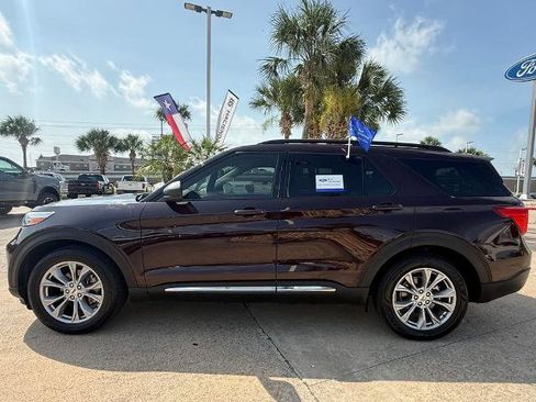 Certified 2022 Ford Explorer XLT w/ Equipment Group 202A RWD image 2