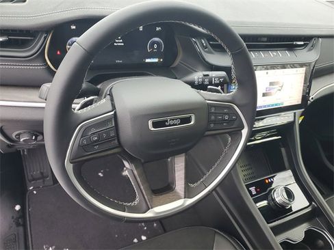New 2026 Jeep Grand Cherokee Altitude AWD/4WD image 19
