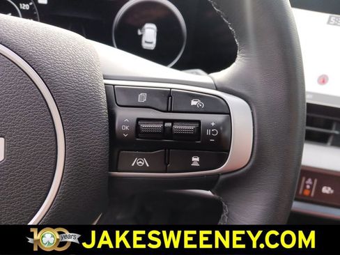Used 2025 Kia Sportage SX image 17
