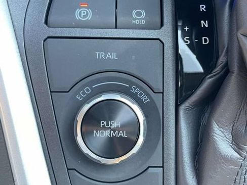 Used 2024 Toyota RAV4 SE AWD/4WD image 40