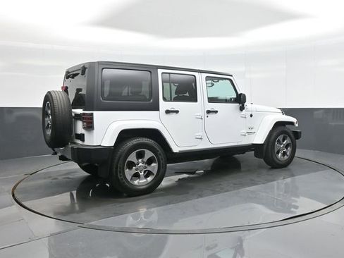 Used 2016 Jeep Wrangler Unlimited Sahara w/ Connectivity Group image 7
