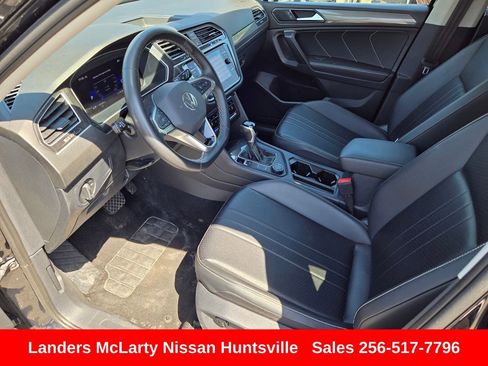 Used 2024 Volkswagen Tiguan SE image 17