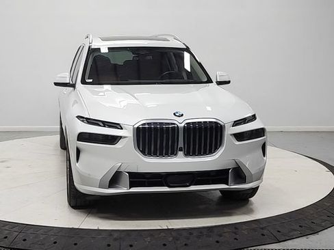 Used 2024 BMW X7 xDrive40i w/ Executive Package AWD/4WD image 3