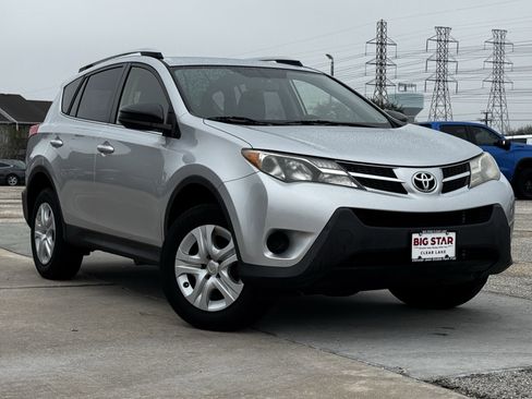 Used 2015 Toyota RAV4 LE image 2