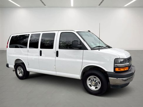 Used 2025 Chevrolet Express 2500 LT w/ LT Preferred Equipment Group RWD image 6