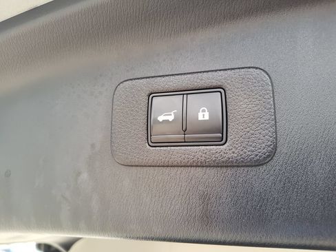 Used 2022 Nissan Armada Platinum RWD image 11