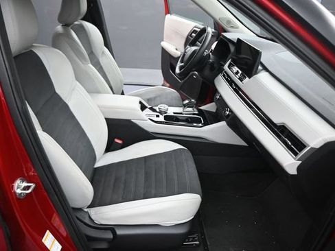 Used 2025 Mitsubishi Outlander SE FWD image 14
