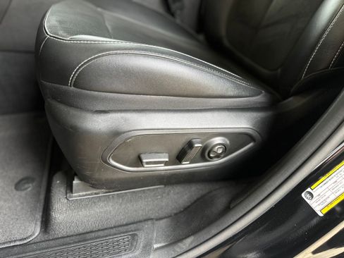 Used 2023 Jeep Grand Cherokee Altitude image 28