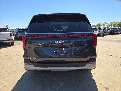 New 2026 Kia Carnival EX FWD image 7