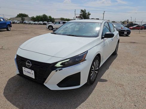 Used 2025 Nissan Altima 2.5 SV FWD image 4