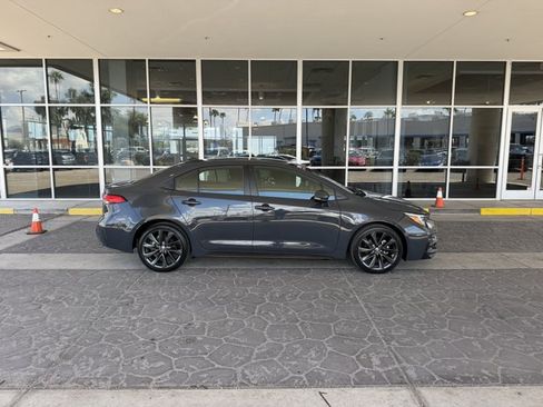 Used 2025 Toyota Corolla SE FWD image 4