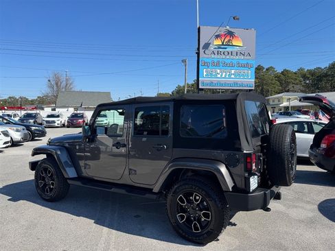 Used 2018 Jeep Wrangler Unlimited Sahara image 3