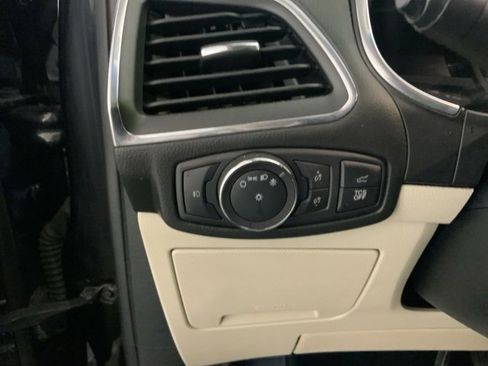 Used 2019 Ford Edge Titanium image 15