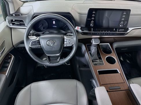 Certified 2024 Toyota Sienna XLE image 4