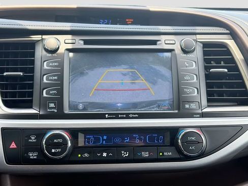 Used 2019 Toyota Highlander Limited Platinum AWD/4WD image 34
