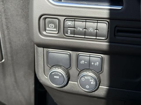 Used 2023 Chevrolet Suburban LT image 20