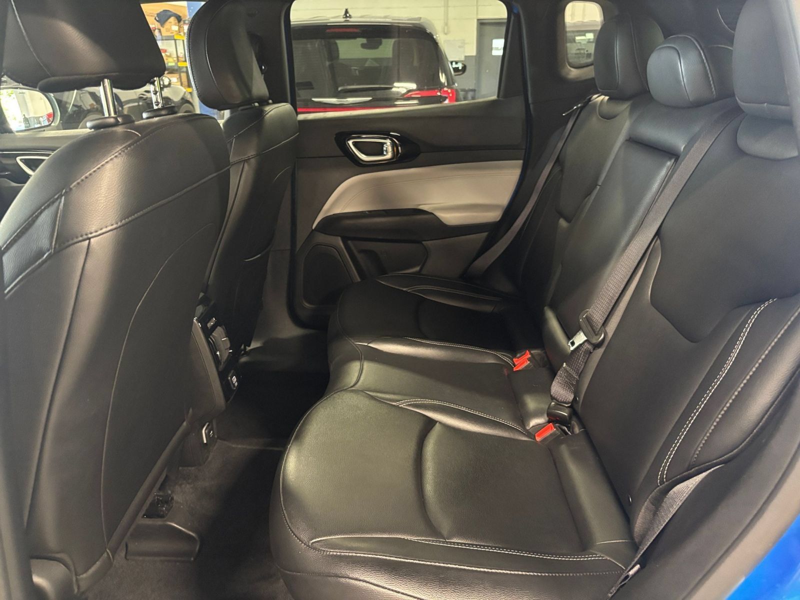 Used 2025 Jeep Compass Limited AWD/4WD image 24