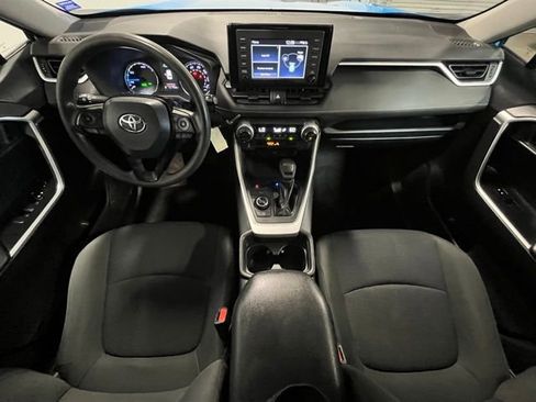 Used 2019 Toyota RAV4 LE w/ Carpet Mat Package AWD/4WD image 17