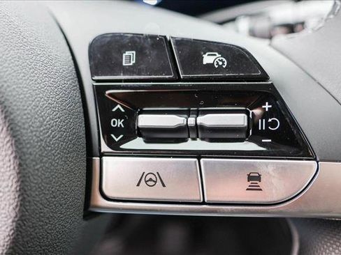 New 2025 Hyundai Elantra Limited image 16