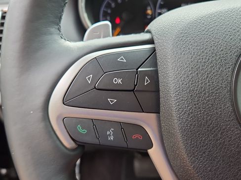 Used 2017 Jeep Grand Cherokee Altitude AWD/4WD image 11