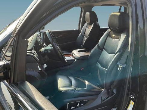 Used 2020 Cadillac Escalade Luxury AWD/4WD image 20