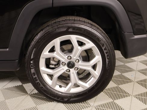 Used 2026 Jeep Compass Latitude AWD/4WD image 17