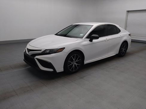 Used 2023 Toyota Camry SE FWD image 2