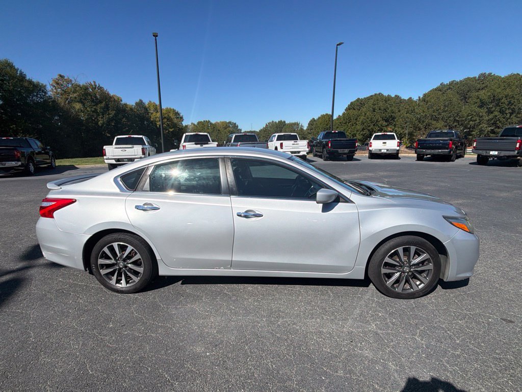 Used 2017 Nissan Altima 2.5 SV FWD image 15